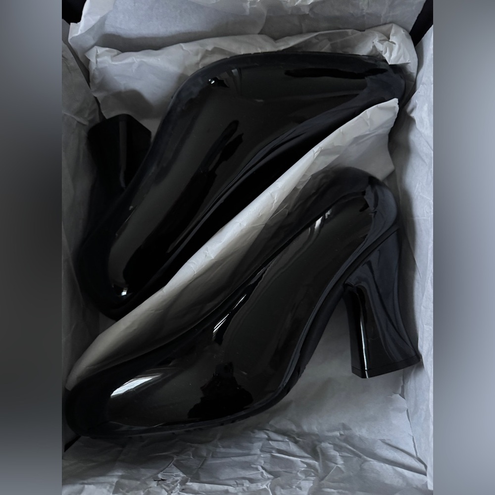 Loewe Lacquered Foam Pointed Toe Pumps Black Leather Heeled 40 NWT - Picture 5 of 8